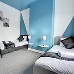 Central - 2Br House - Free Parking - Garden