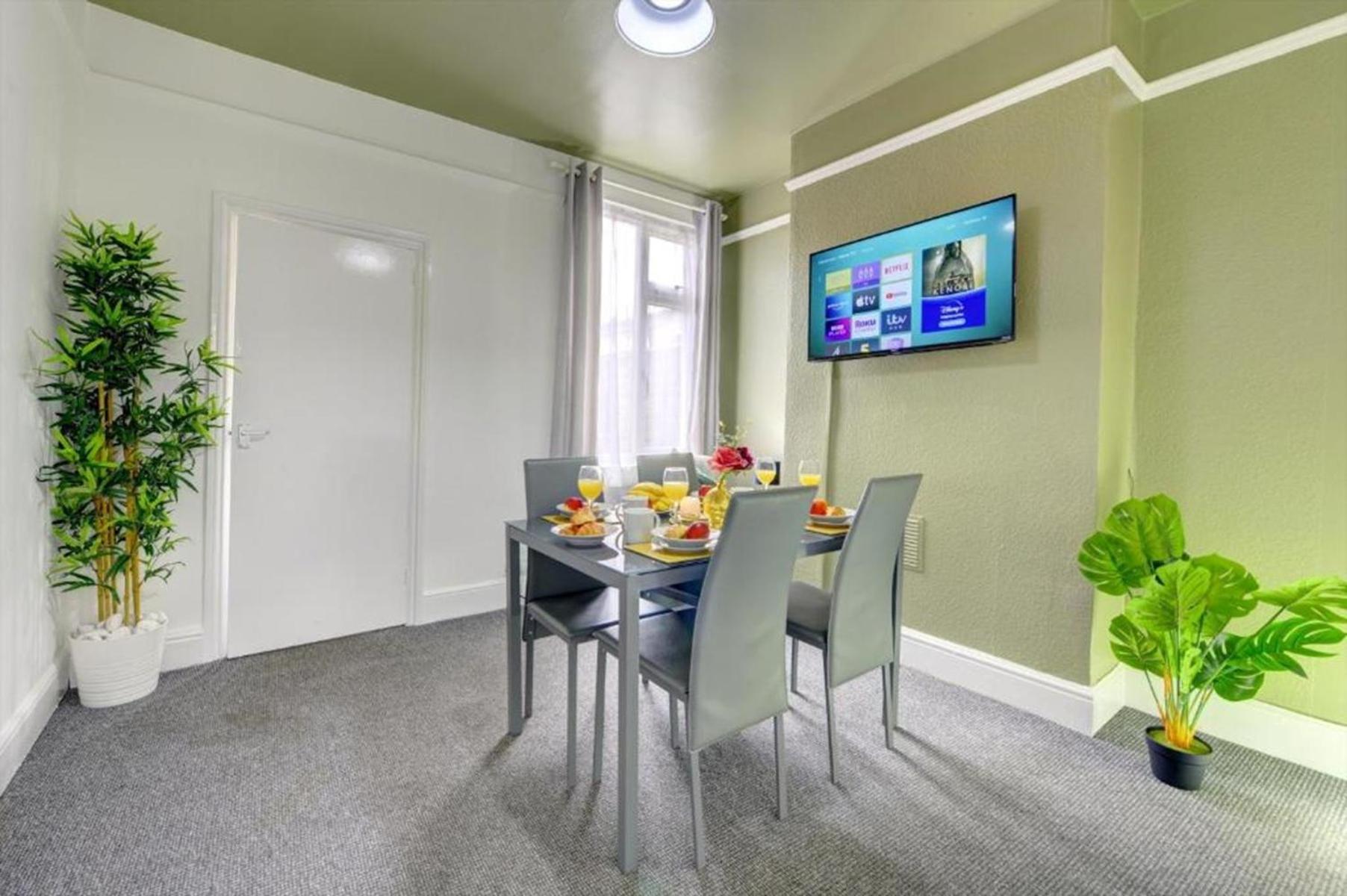 Holiday home - 2br House - Free Parking - Garden *