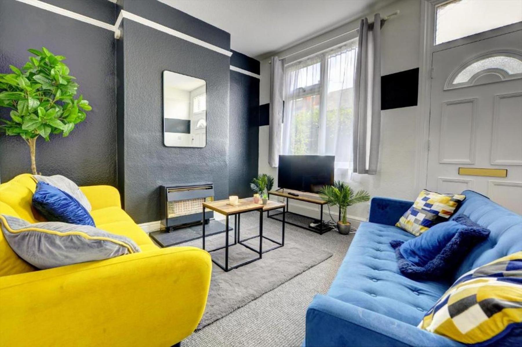 - 2br House - Free Parking - Garden Holiday home *