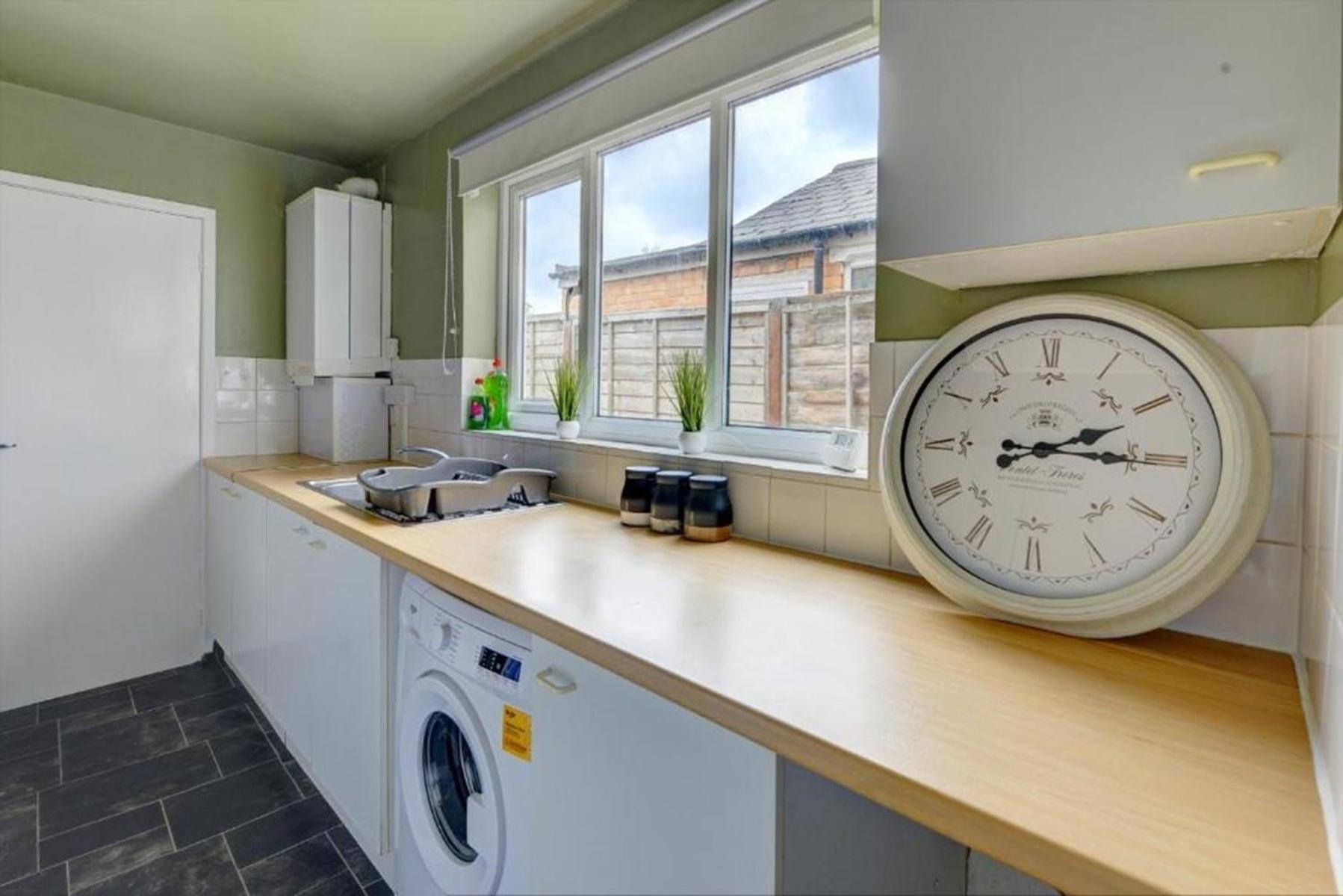 - 2br House - Free Parking - Garden Holiday home *